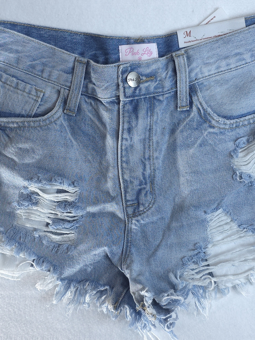 Pink Lily Distressed Denim Shorts Womens Medium Light Wash Frayed Cutoff